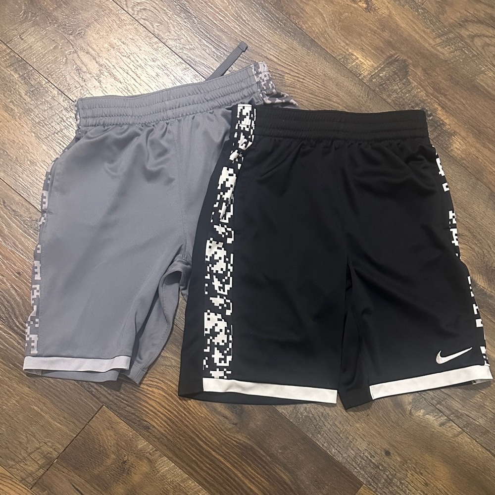 Nike Kids' Black and Gray bundle Digital Camo Shorts size L
